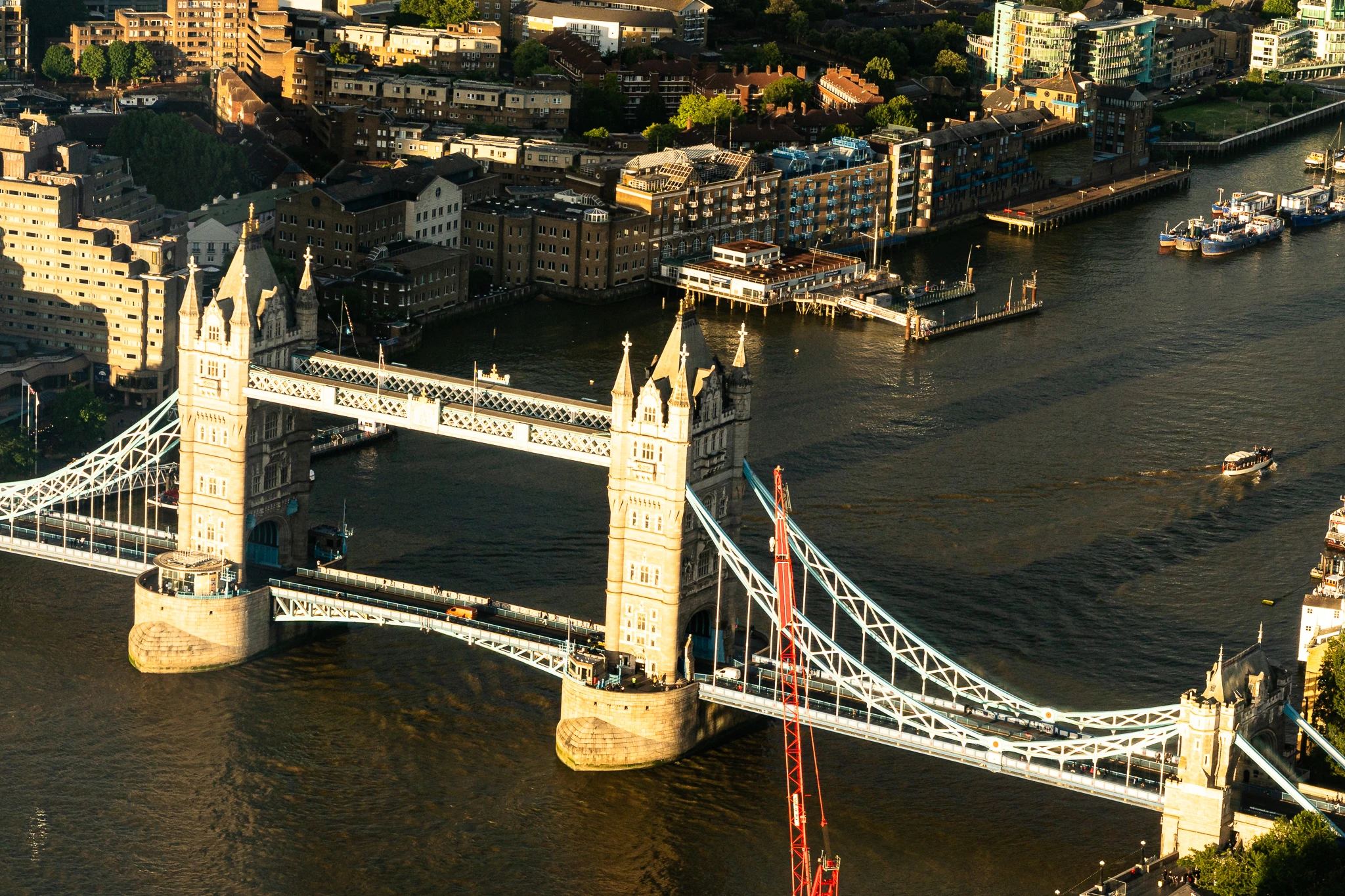 tower bridge z bliska widok z the shard