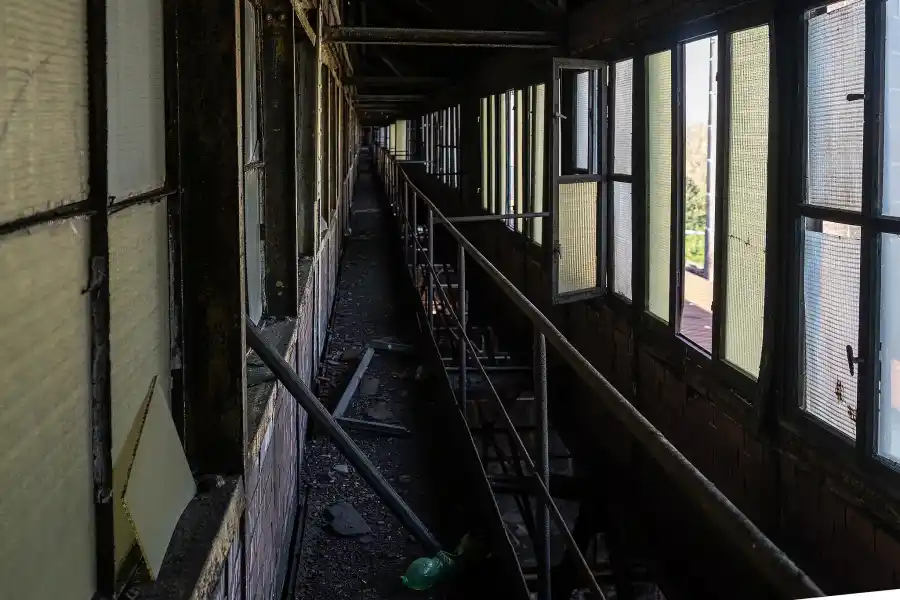 Przemys owy korytarz z oknami EC Szombierki urbex